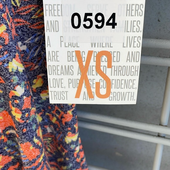 LulaRoe Geometric & Floral Perfect T Top-#0594 - Picture 5 of 12